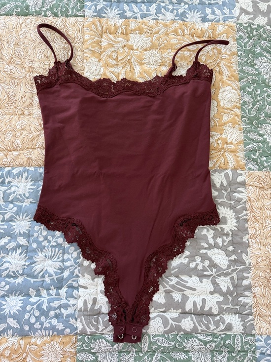 Skims Fits Everybody lace-trimmed cami stretch thong bodysuit Oxblood Small - Picture 6 of 12